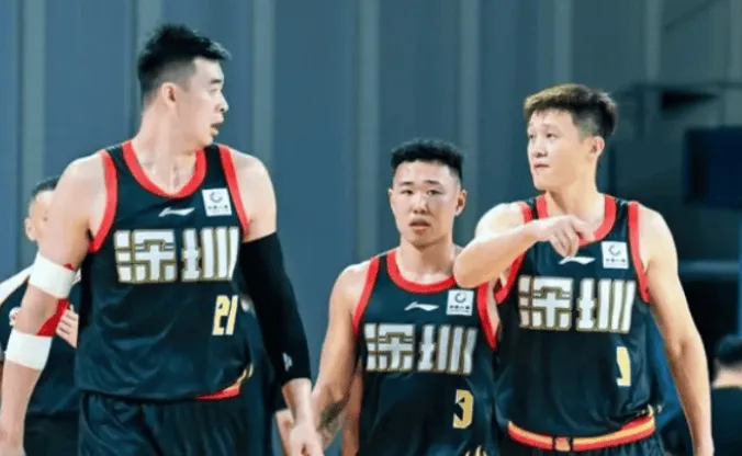 媒体人：贺希宁终于有真球星的模样，深圳打硬仗真是不怂